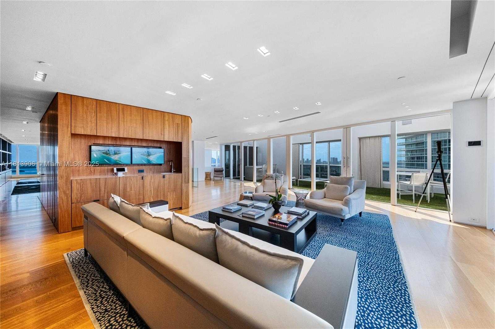 Small Image of 400 ALTON RD #PHA, Miami Beach Number 30