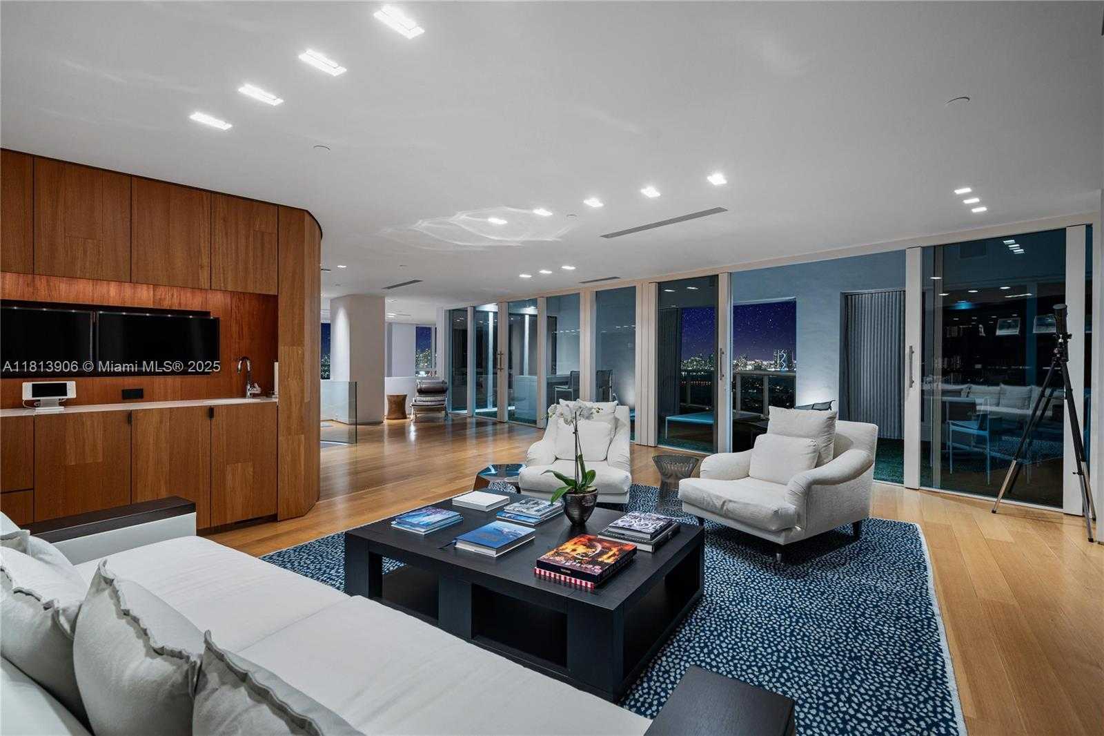 Small Image of 400 ALTON RD #PHA, Miami Beach Number 47