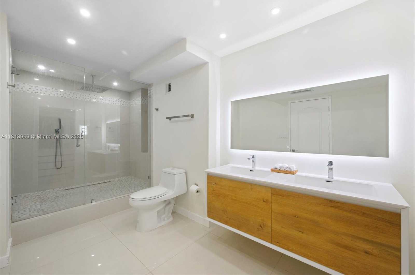 Small Image of 500 THREE ISLANDS BLVD #206, Hallandale Beach Number 18