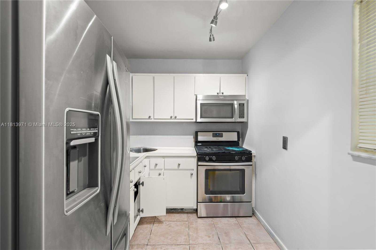Small Image of 6711 NORTH KENDALL DR #505, Pinecrest Number 6