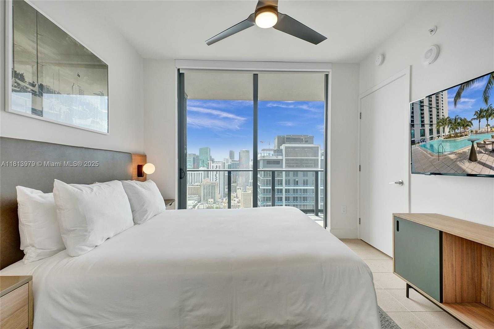 Small Image of 159 NORTH EAST 6TH ST #3405, Miami Number 23