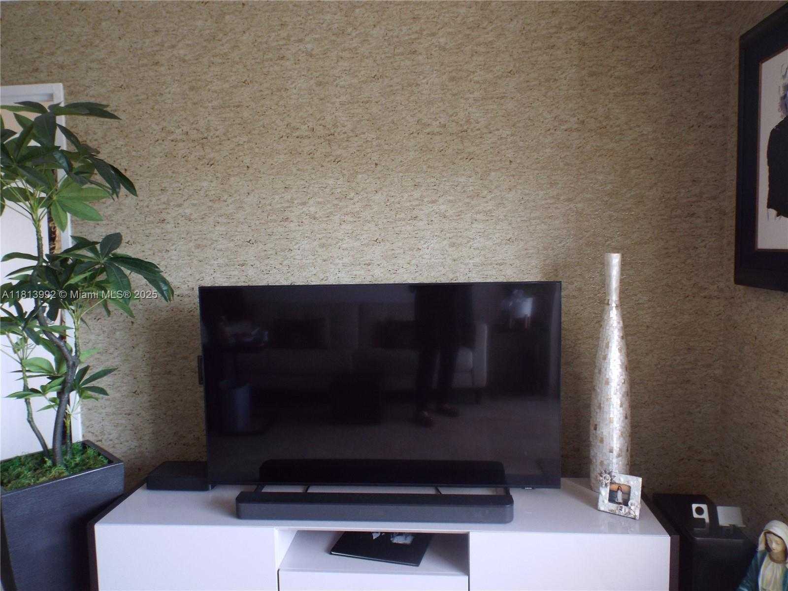 Small Image of 500 THREE ISLANDS BLVD #613, Hallandale Beach Number 22