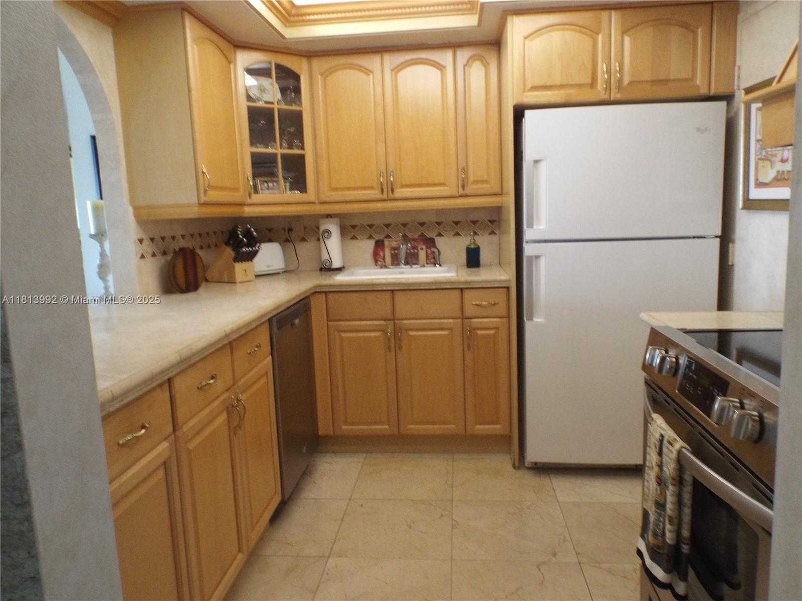 Small Image of 500 THREE ISLANDS BLVD #613, Hallandale Beach Number 5