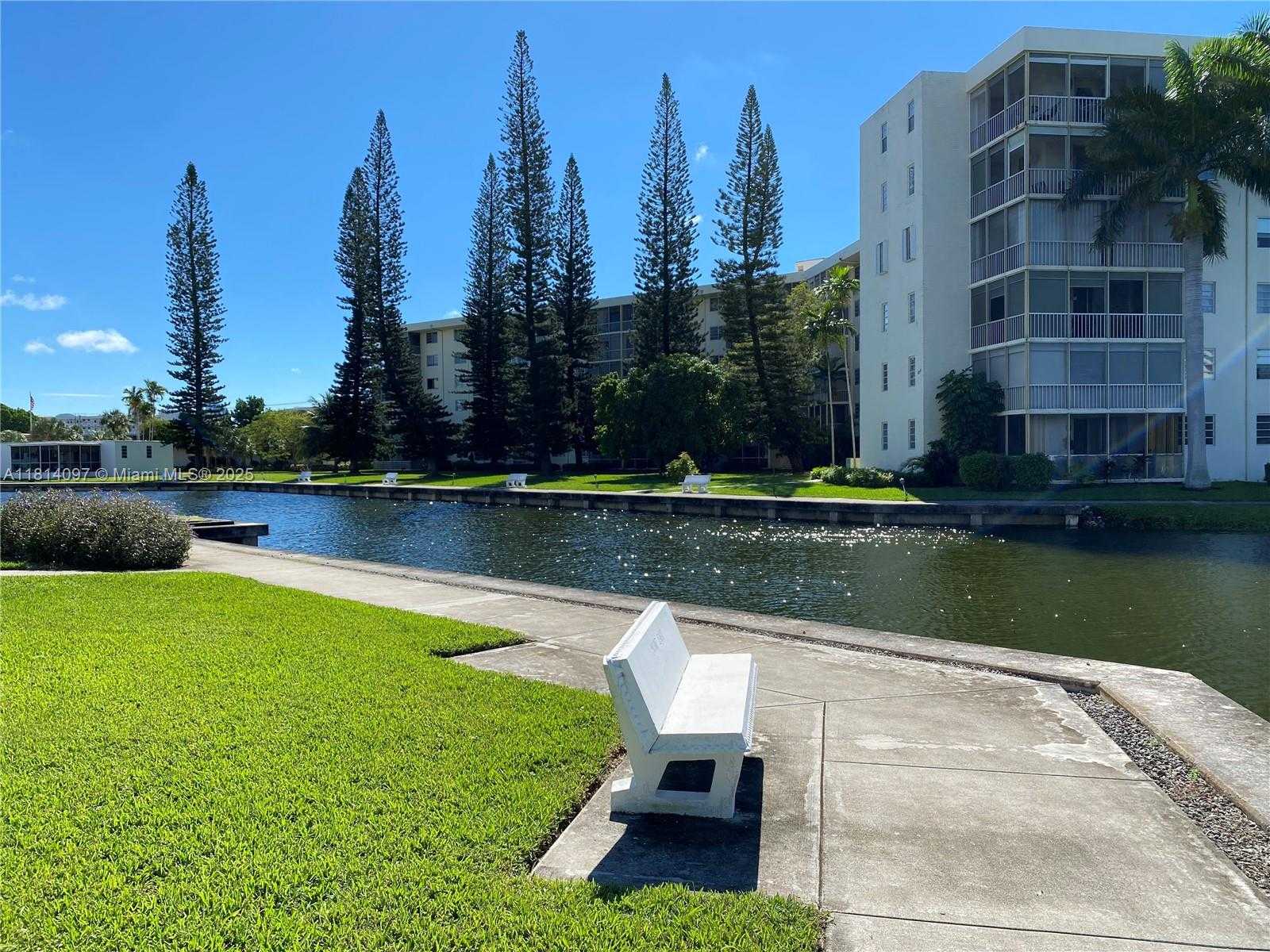 Small Image of 2905 #L116, Aventura Number 2