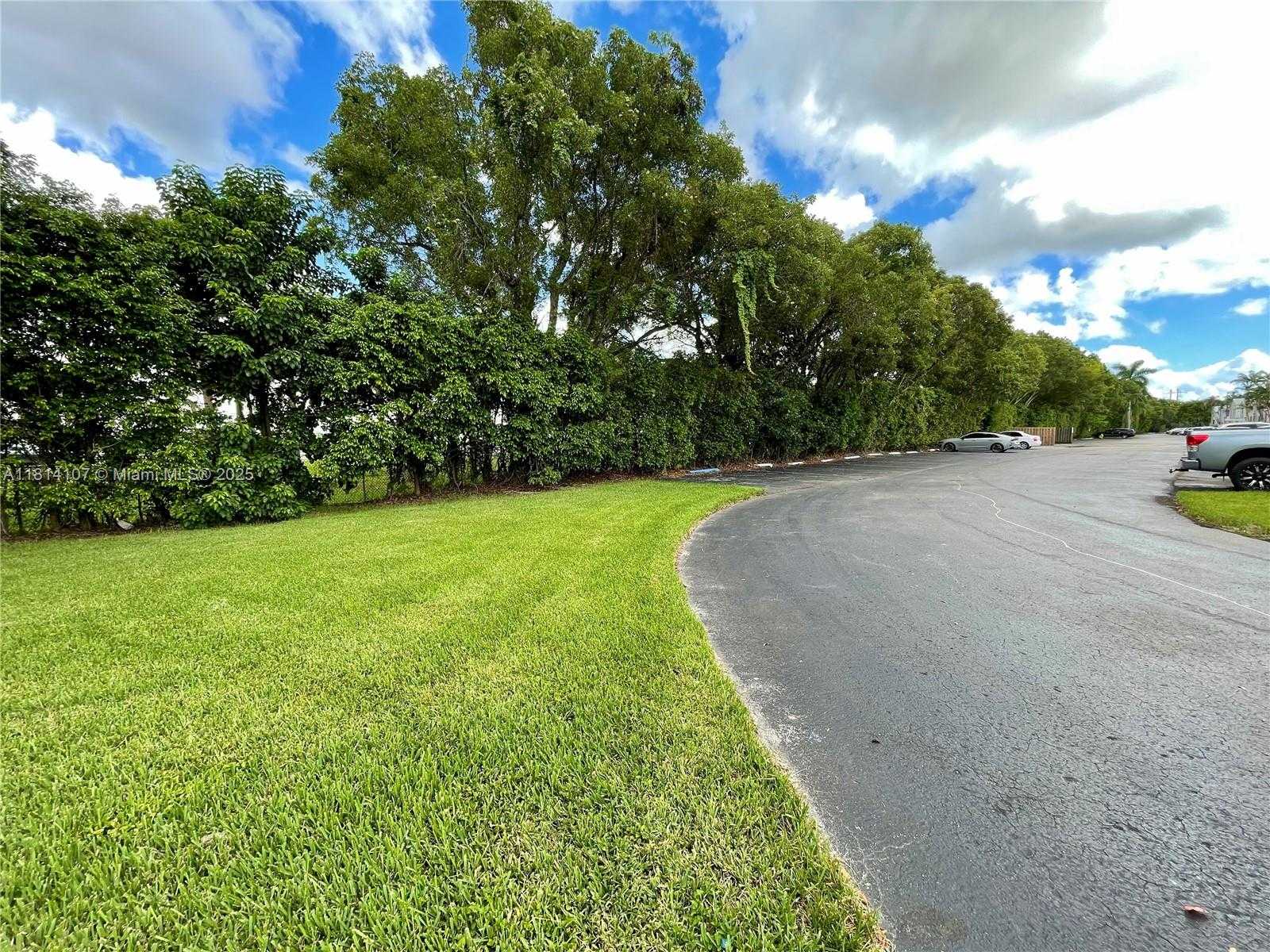 Small Image of 1150 NORTH LIBERTY AVE #K, Homestead Number 26