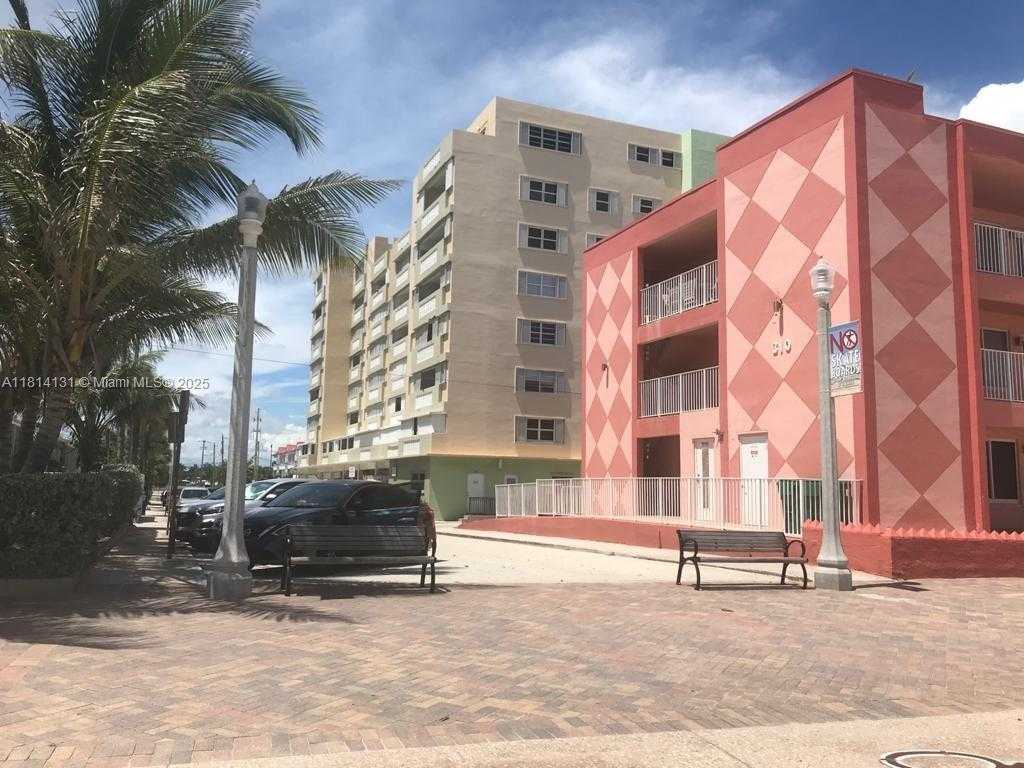 Small Image of 320 SOUTH SURF RD #305, Hollywood Number 16