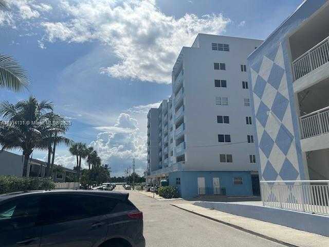 Small Image of 320 SOUTH SURF RD #305, Hollywood Number 20