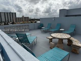 Small Image of 320 SOUTH SURF RD #305, Hollywood Number 24
