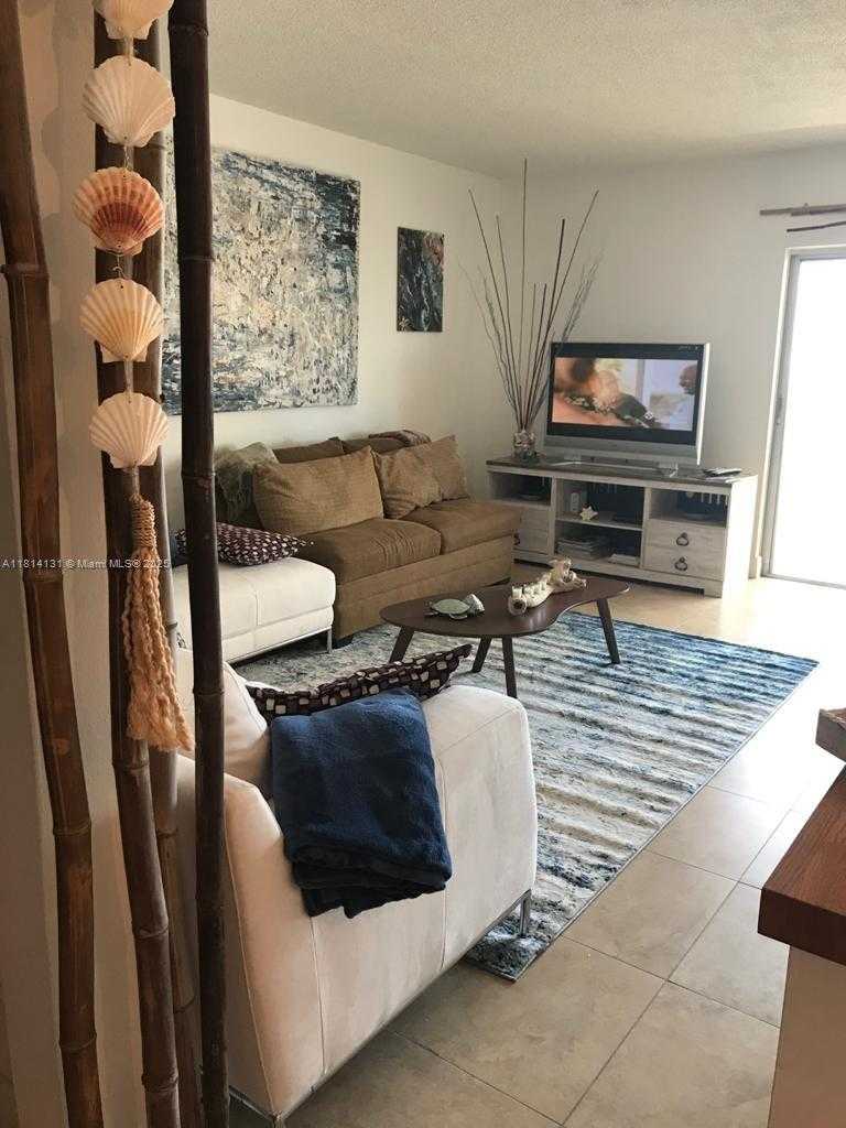 Small Image of 320 SOUTH SURF RD #305, Hollywood Number 5