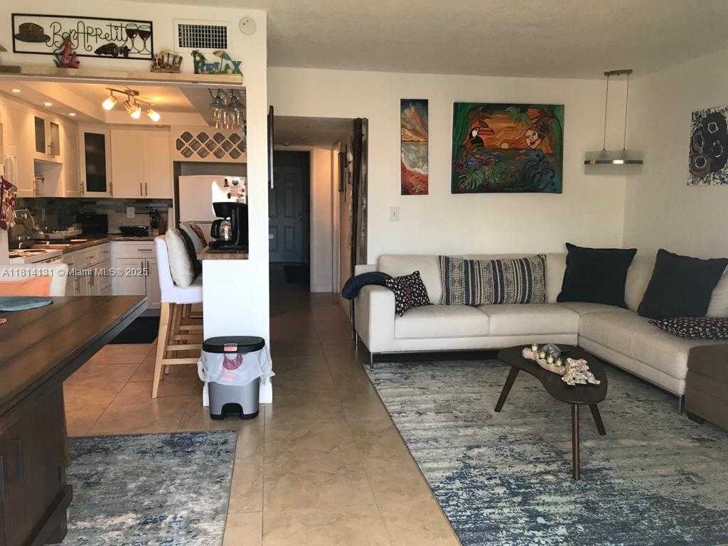 Small Image of 320 SOUTH SURF RD #305, Hollywood Number 6