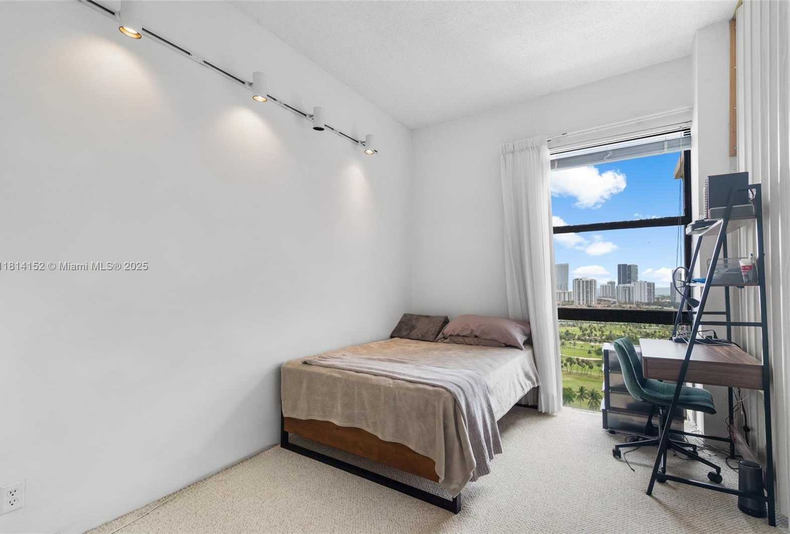 Small Image of 20301 #PH-28, Aventura Number 12