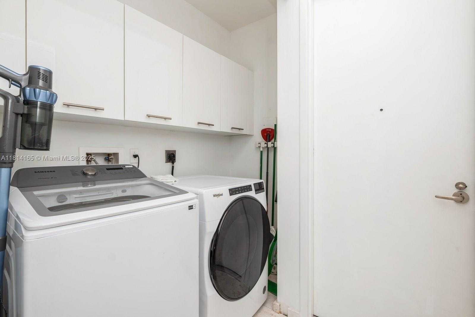 Small Image of 900 BRICKELL KEY BLVD #1702, Miami Number 25