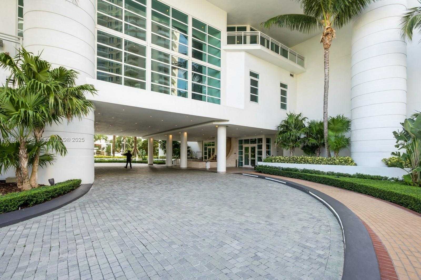 Small Image of 900 BRICKELL KEY BLVD #1702, Miami Number 3