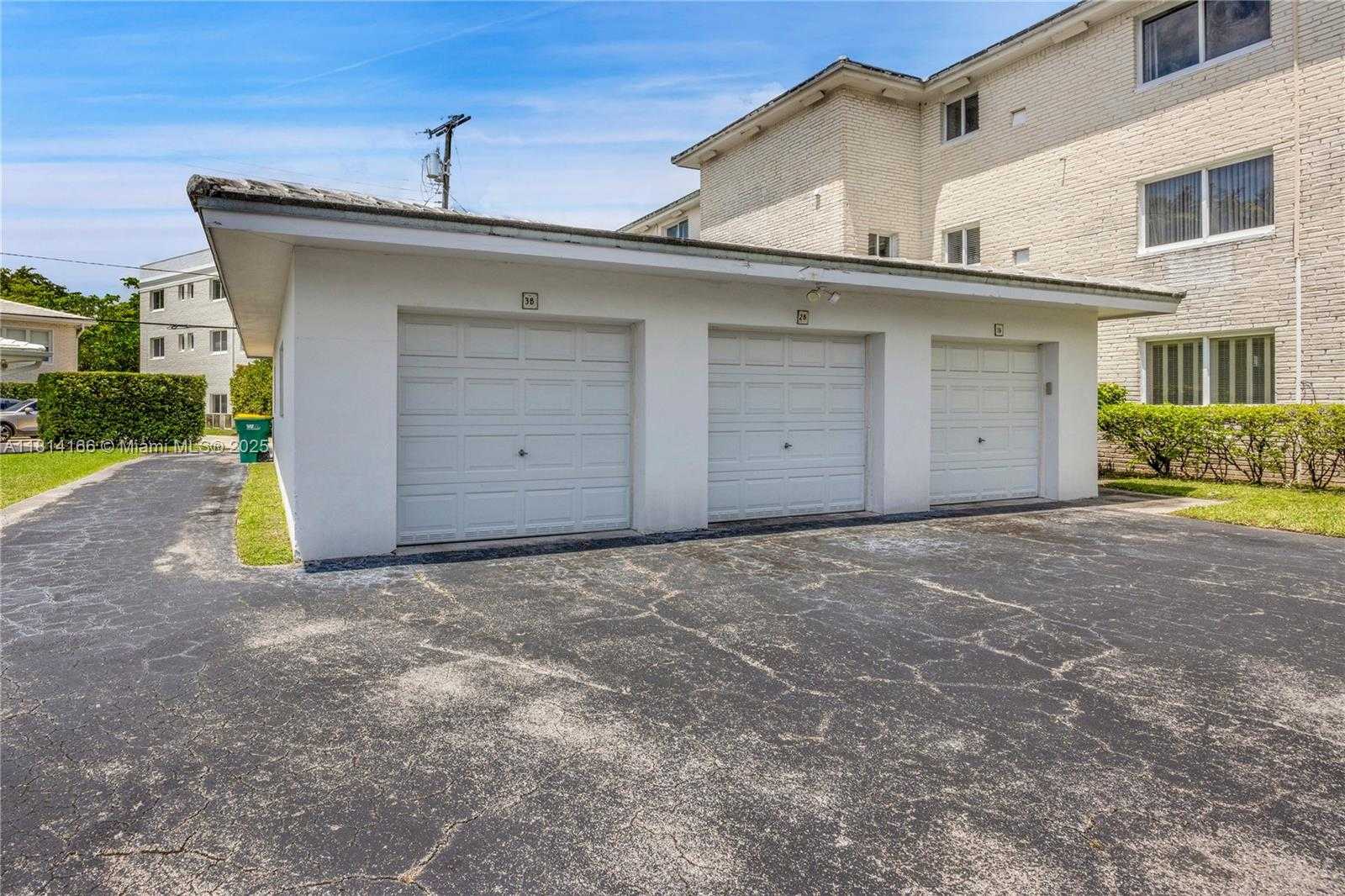 Small Image of 2825 GRANADA BLVD #3B, Coral Gables Number 21