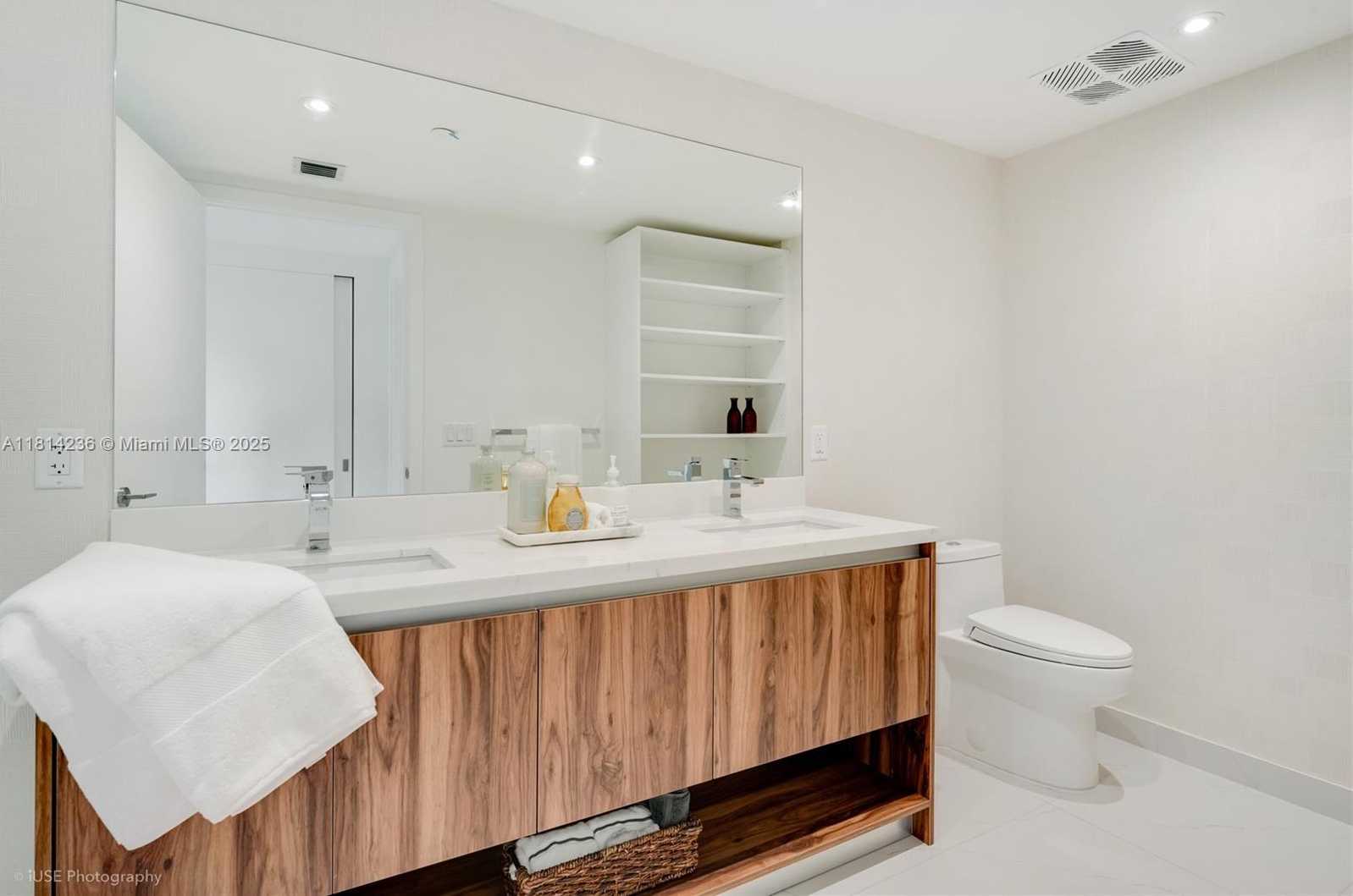 Small Image of 9901 WEST BAY HARBOR DR #601, Bay Harbor Islands Number 25