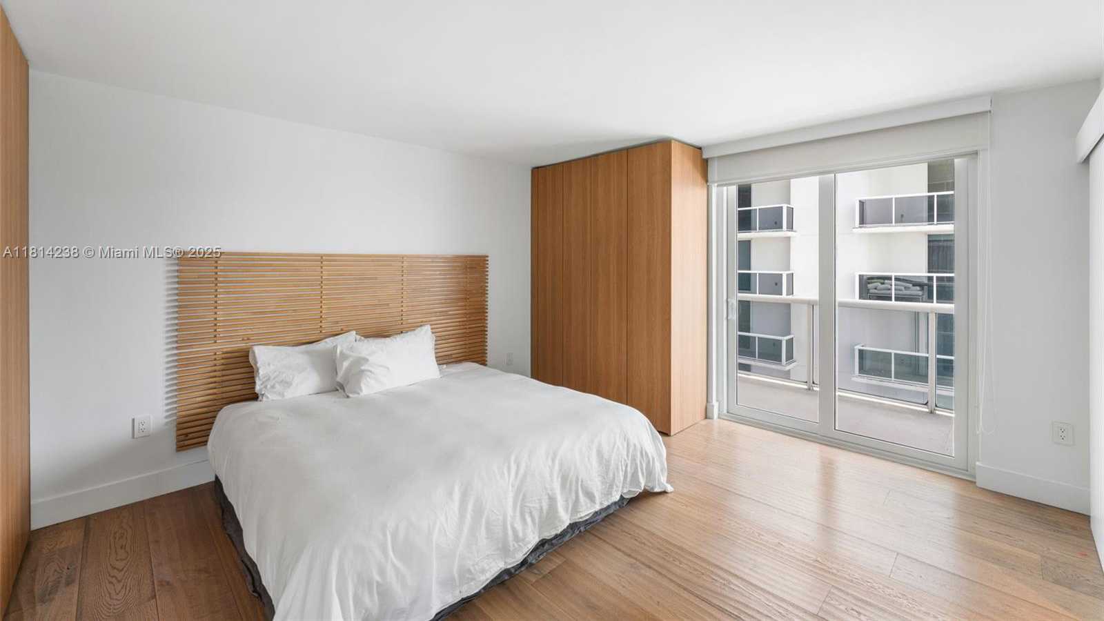 Small Image of 1900 SUNSET HARBOUR DR #1814, Miami Beach Number 21
