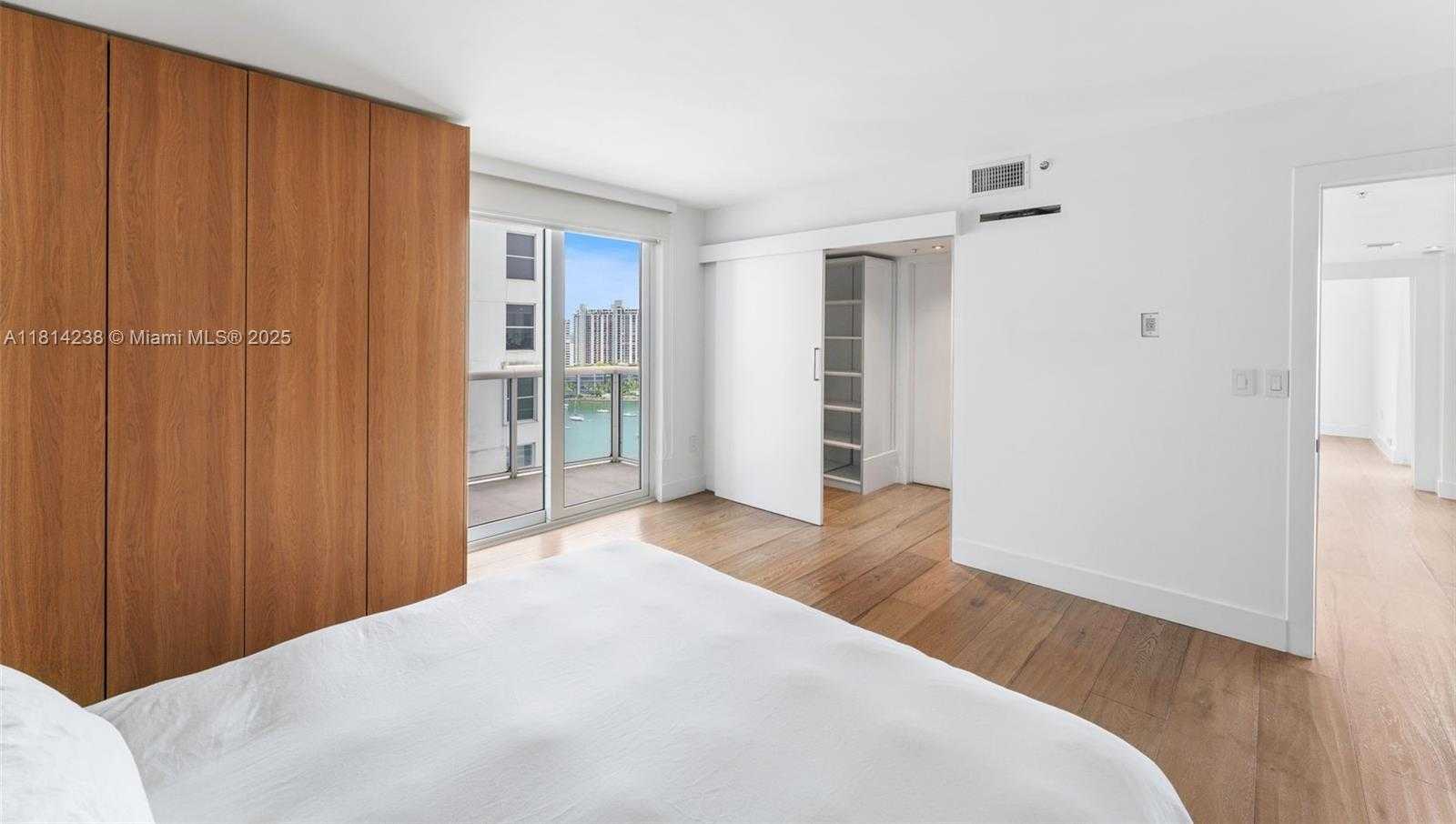 Small Image of 1900 SUNSET HARBOUR DR #1814, Miami Beach Number 22