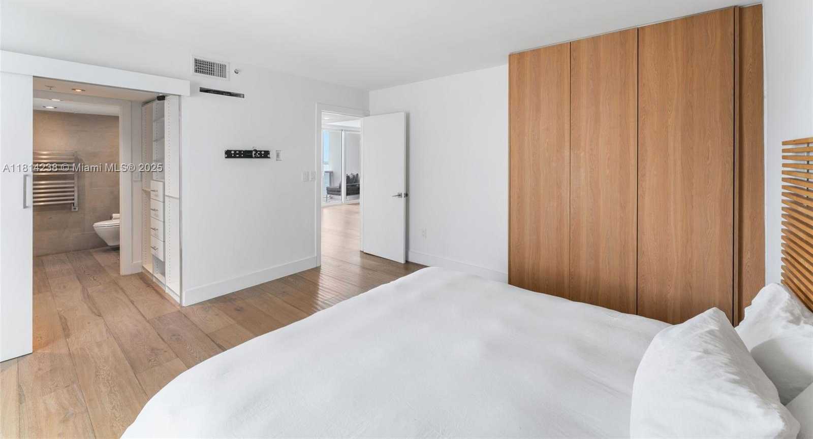 Small Image of 1900 SUNSET HARBOUR DR #1814, Miami Beach Number 23