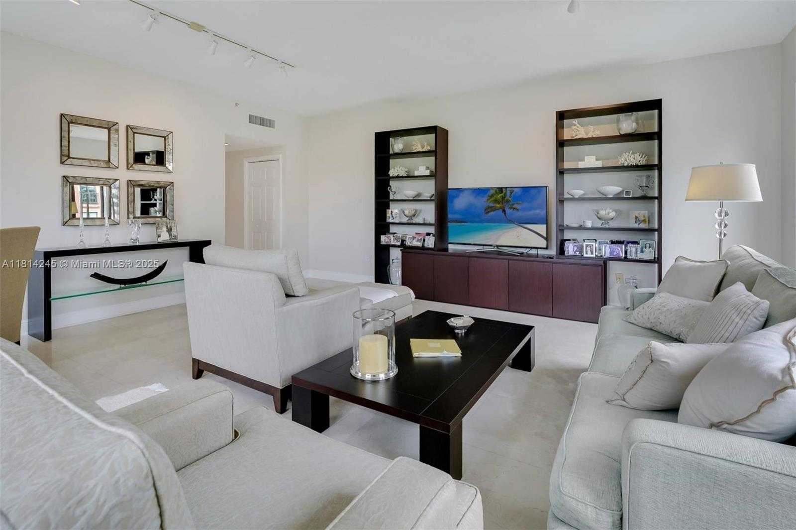 Small Image of 711 BILTMORE WAY #402, Coral Gables Number 5