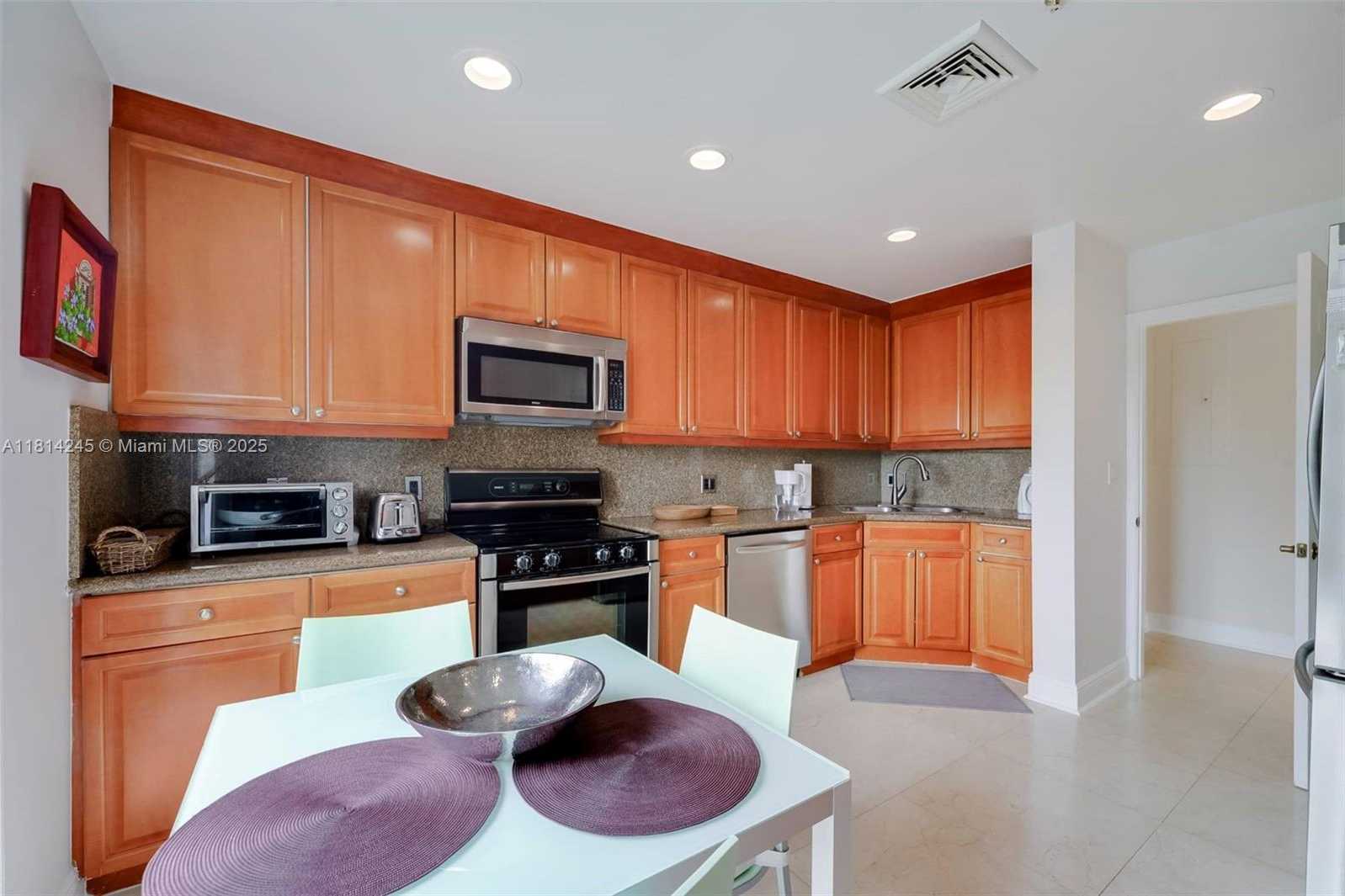 Small Image of 711 BILTMORE WAY #402, Coral Gables Number 6