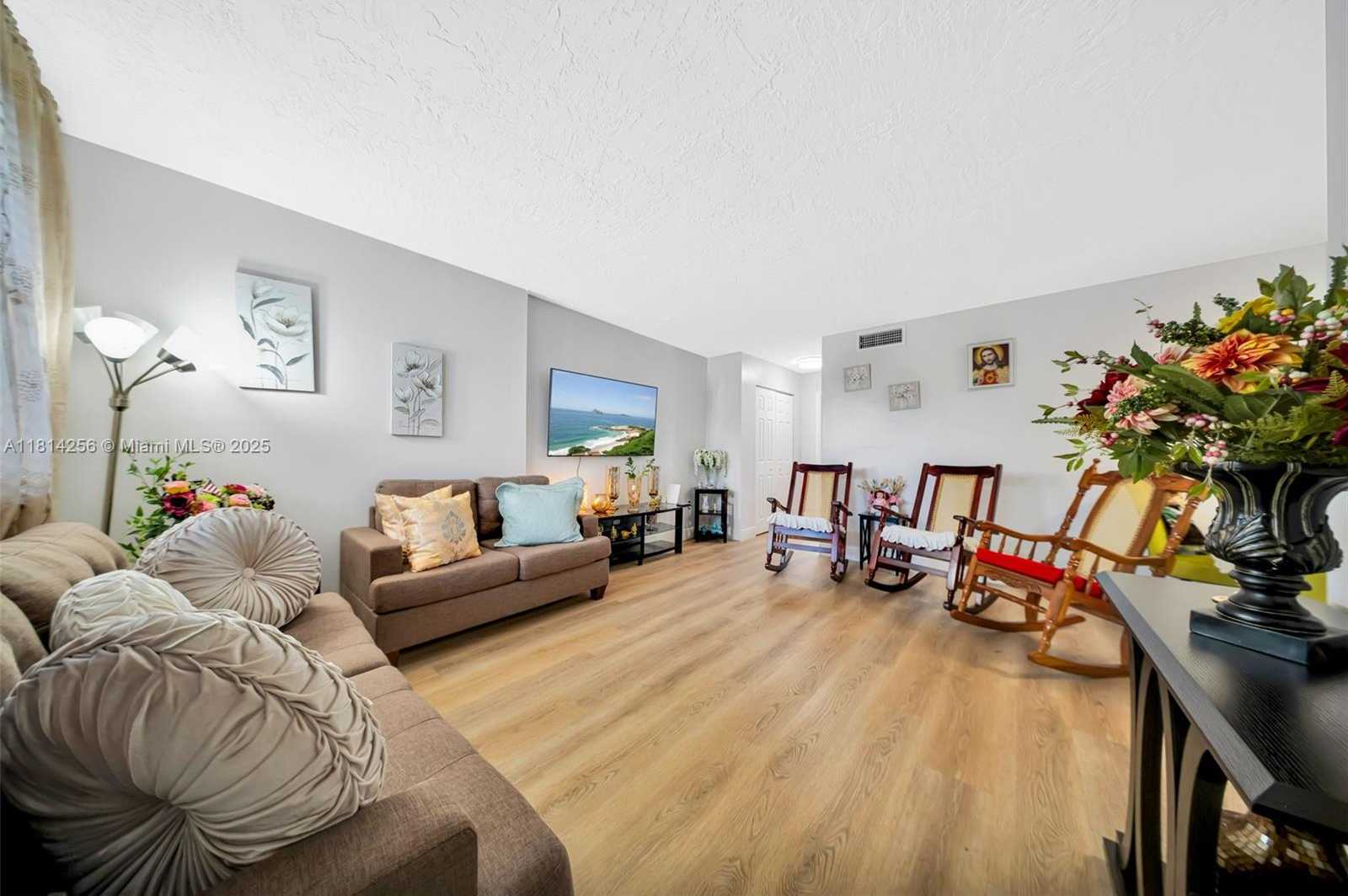 Small Image of 1655 WEST 44TH PL #346, Hialeah Number 3