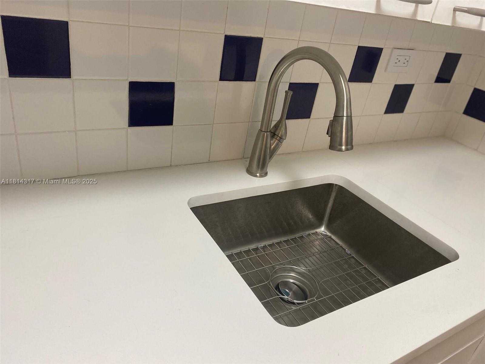 Small Image of 1500 BAY RD #1274S, Miami Beach Number 11