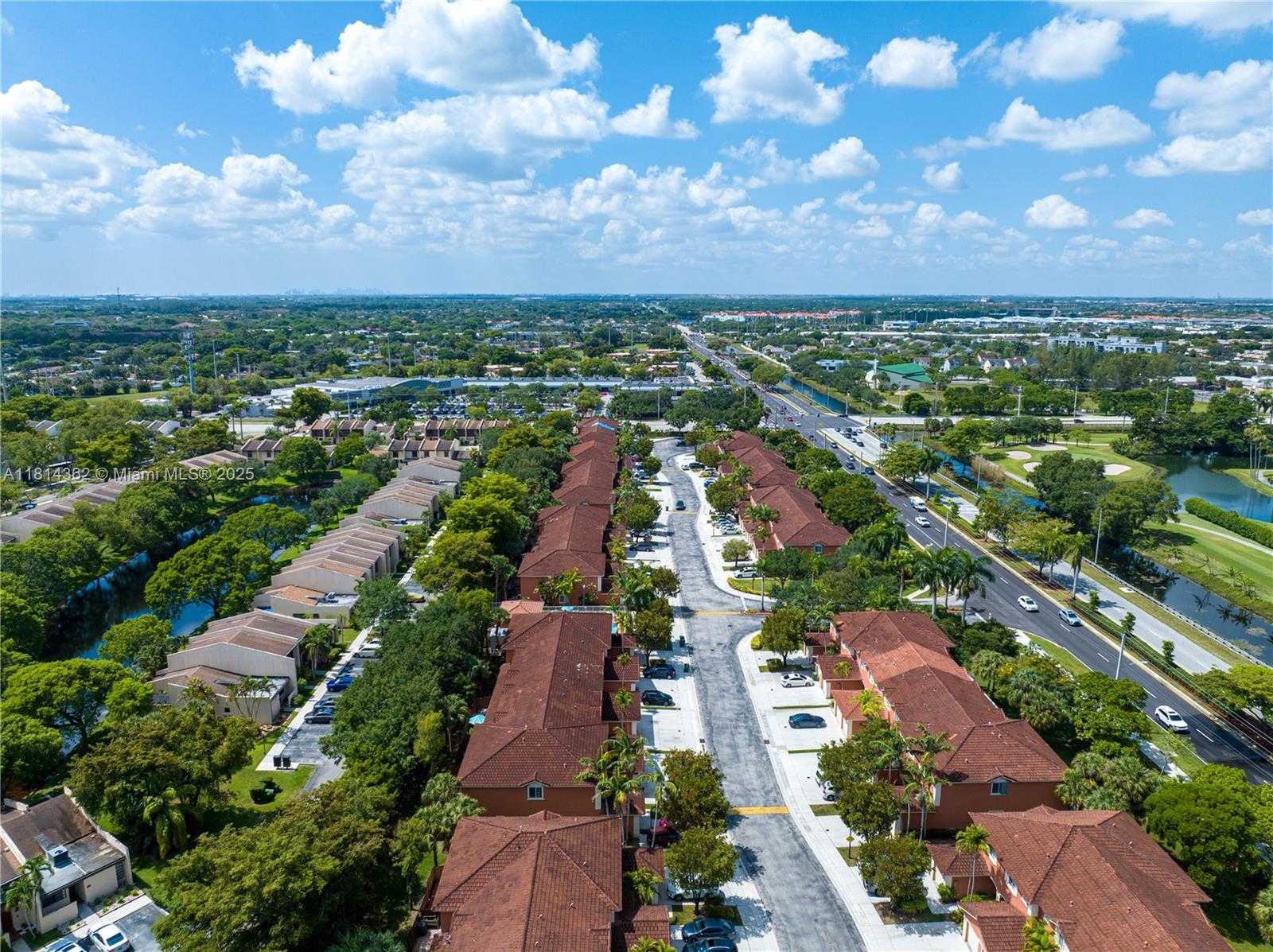 Small Image of 1114 NORTH WEST 100TH AVE, Pembroke Pines Number 28