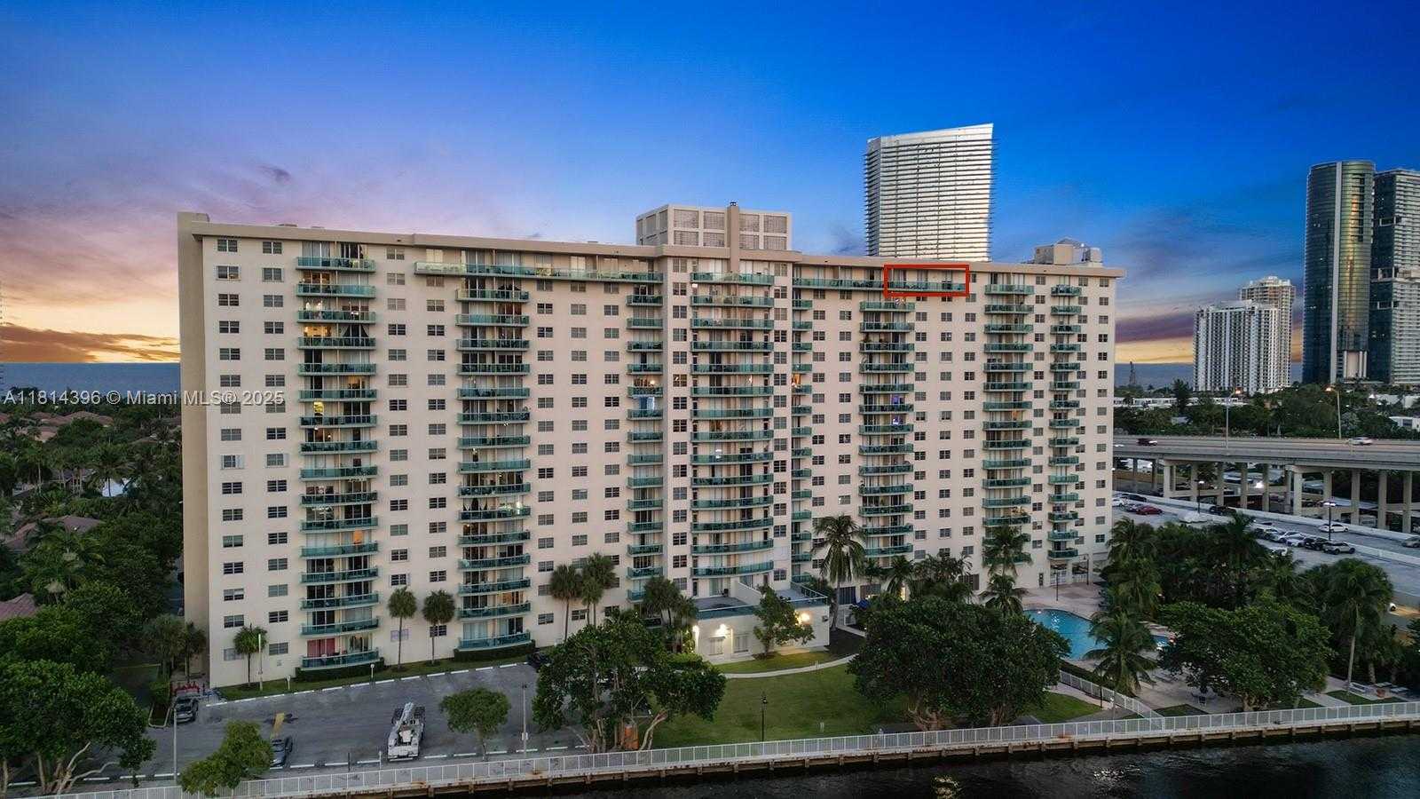 Small Image of 19390 COLLINS AVE #PH-7, Sunny Isles Beach Number 3