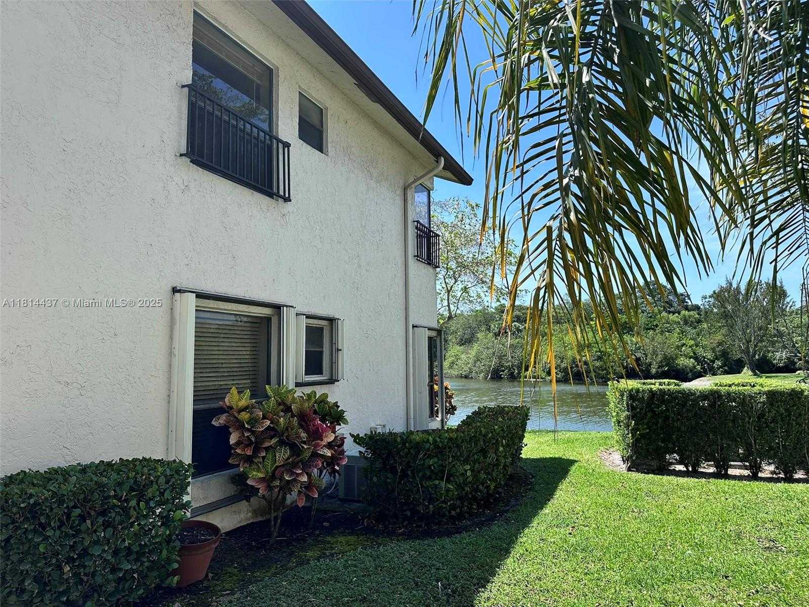 Small Image of 2526 NORTH CARAMBOLA CIR N #1821, Coconut Creek Number 32