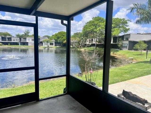Small Image of 958 MOCKINGBIRD LN #511, Plantation Number 5
