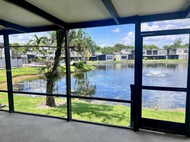 Small Image of 958 MOCKINGBIRD LN #511, Plantation Number 6