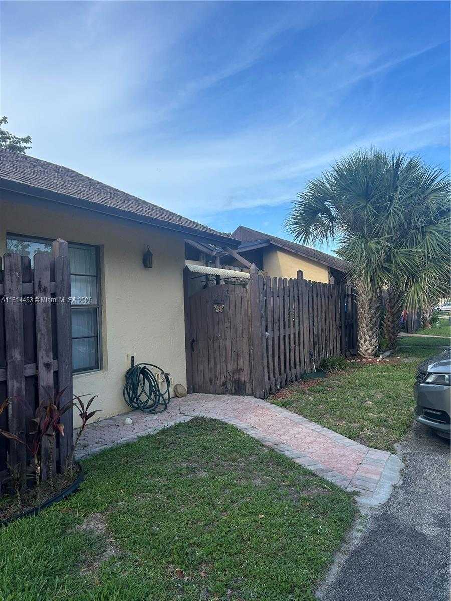 Small Image of 110 GATE RD #2-64, Hollywood Number 2
