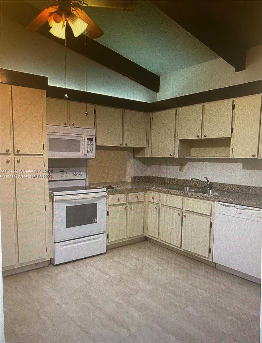 Small Image of 110 GATE RD #2-64, Hollywood Number 3