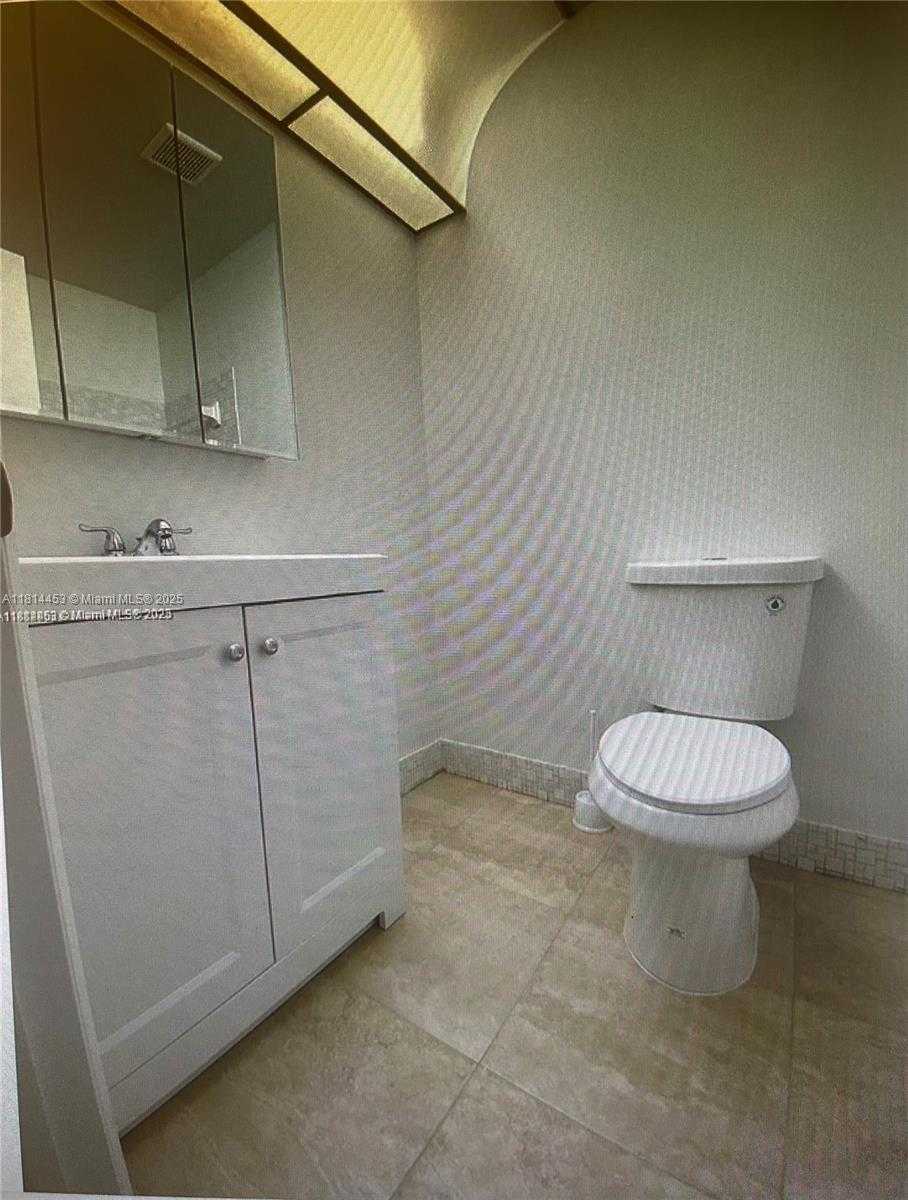 Small Image of 110 GATE RD #2-64, Hollywood Number 5