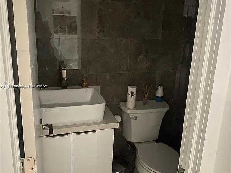Small Image of 1801 SOUTH OCEAN DR #1040, Hallandale Beach Number 16