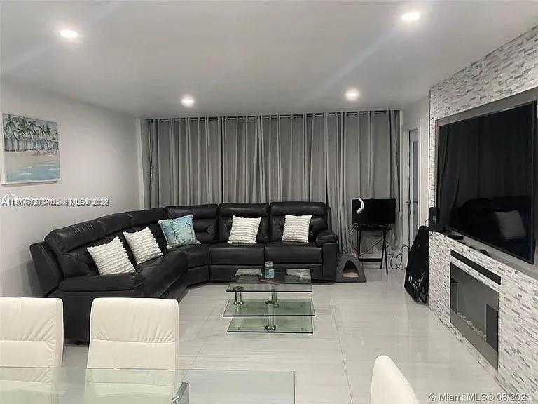Small Image of 1801 SOUTH OCEAN DR #1040, Hallandale Beach Number 5