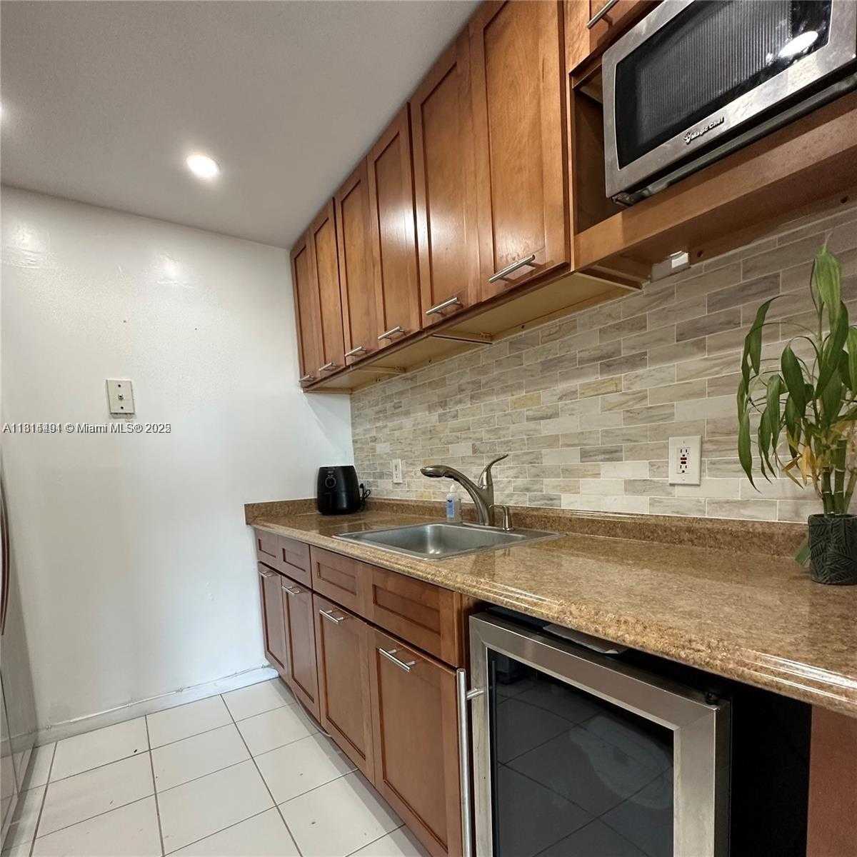 Small Image of 2350 NORTH EAST 135TH ST #505, North Miami Number 4