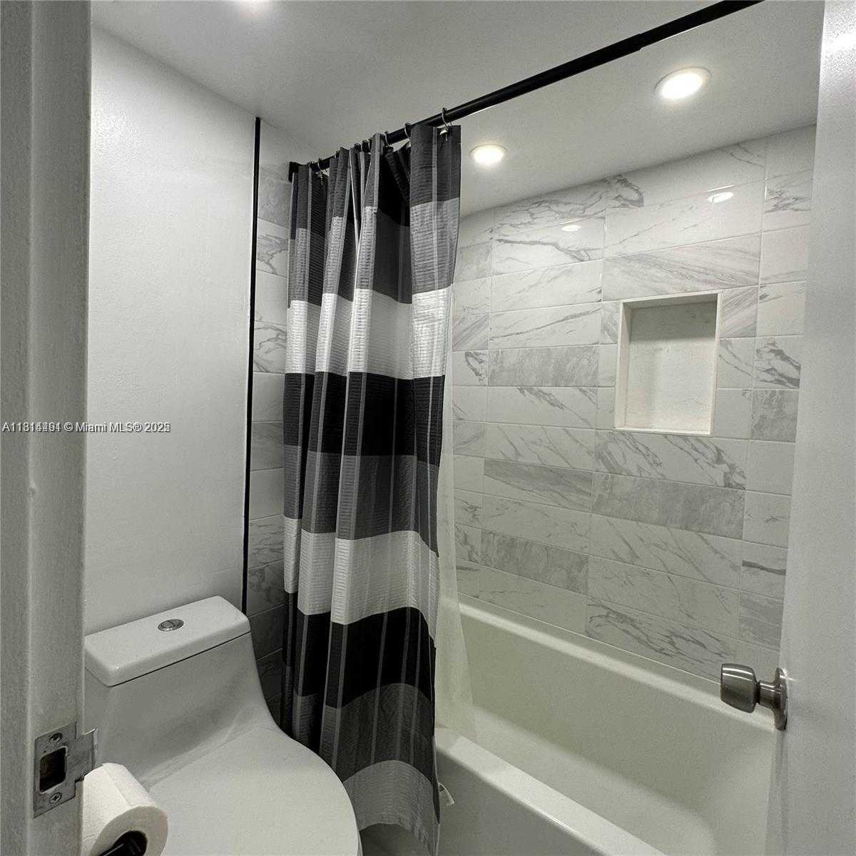 Small Image of 2350 NORTH EAST 135TH ST #505, North Miami Number 9