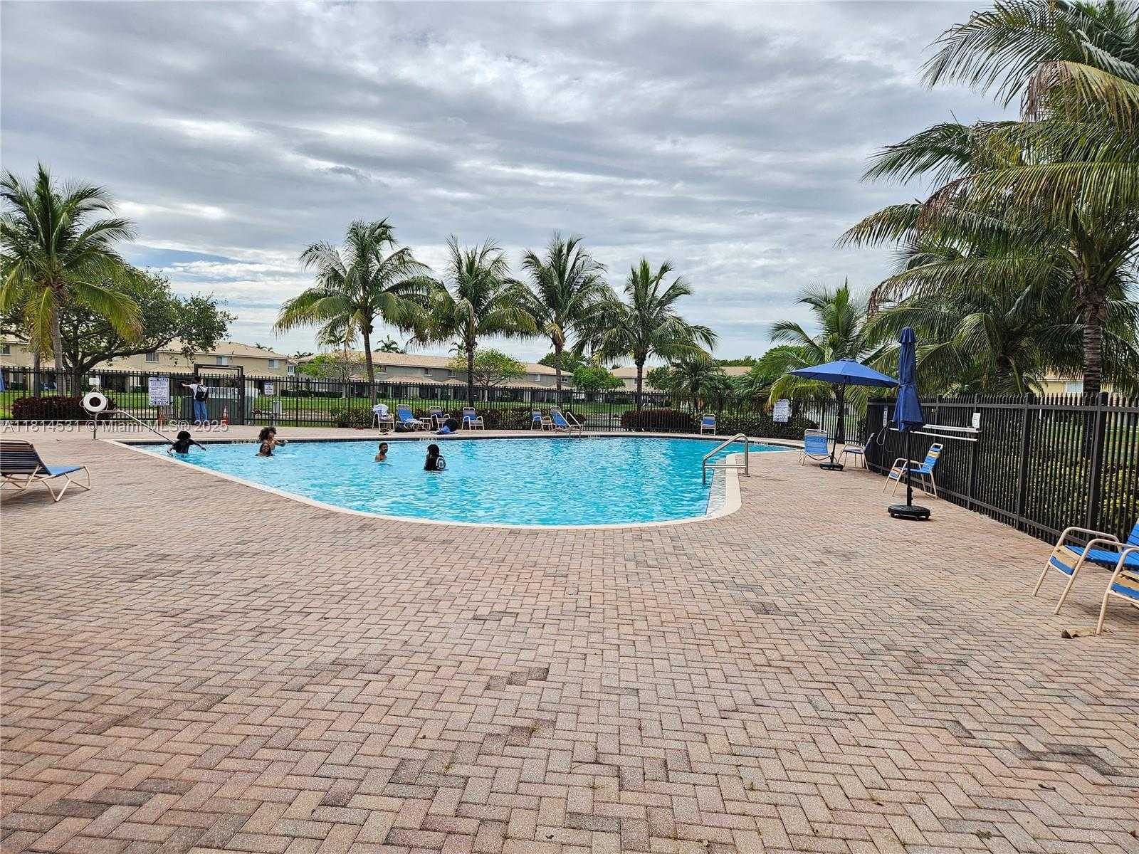 Small Image of 9279 CHAMBERS ST, Tamarac Number 24