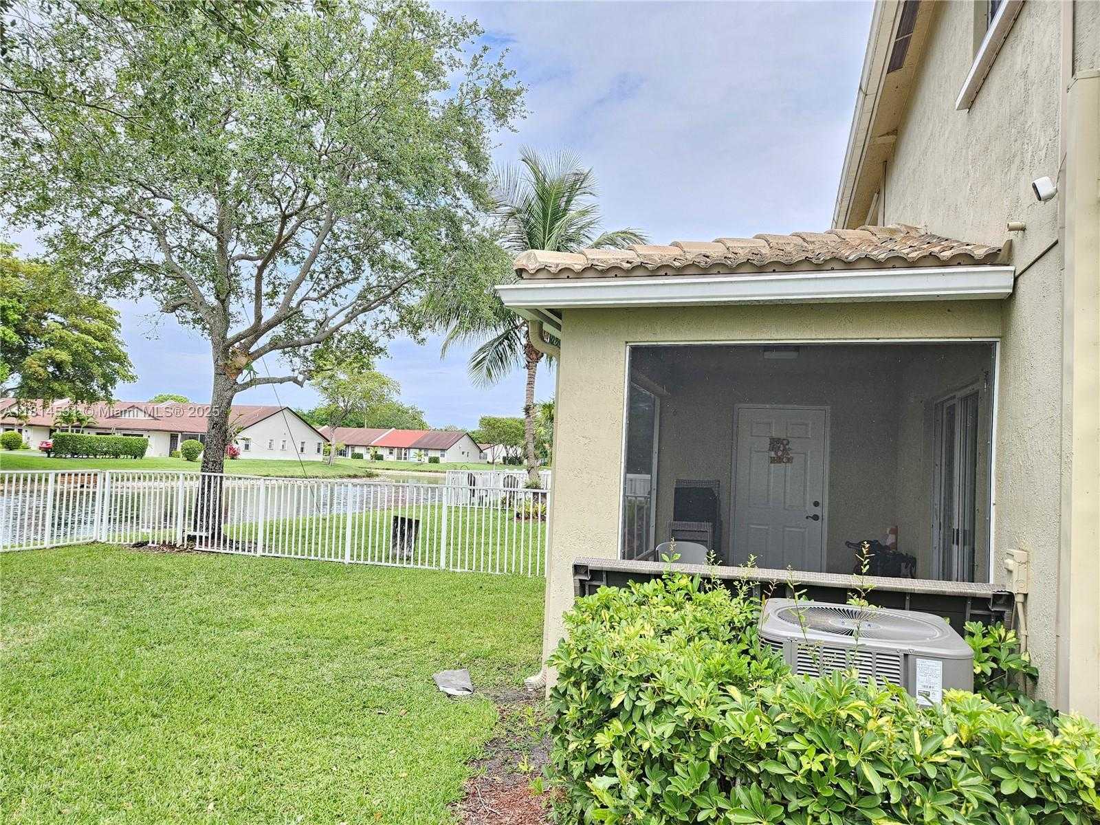 Small Image of 9279 CHAMBERS ST, Tamarac Number 3