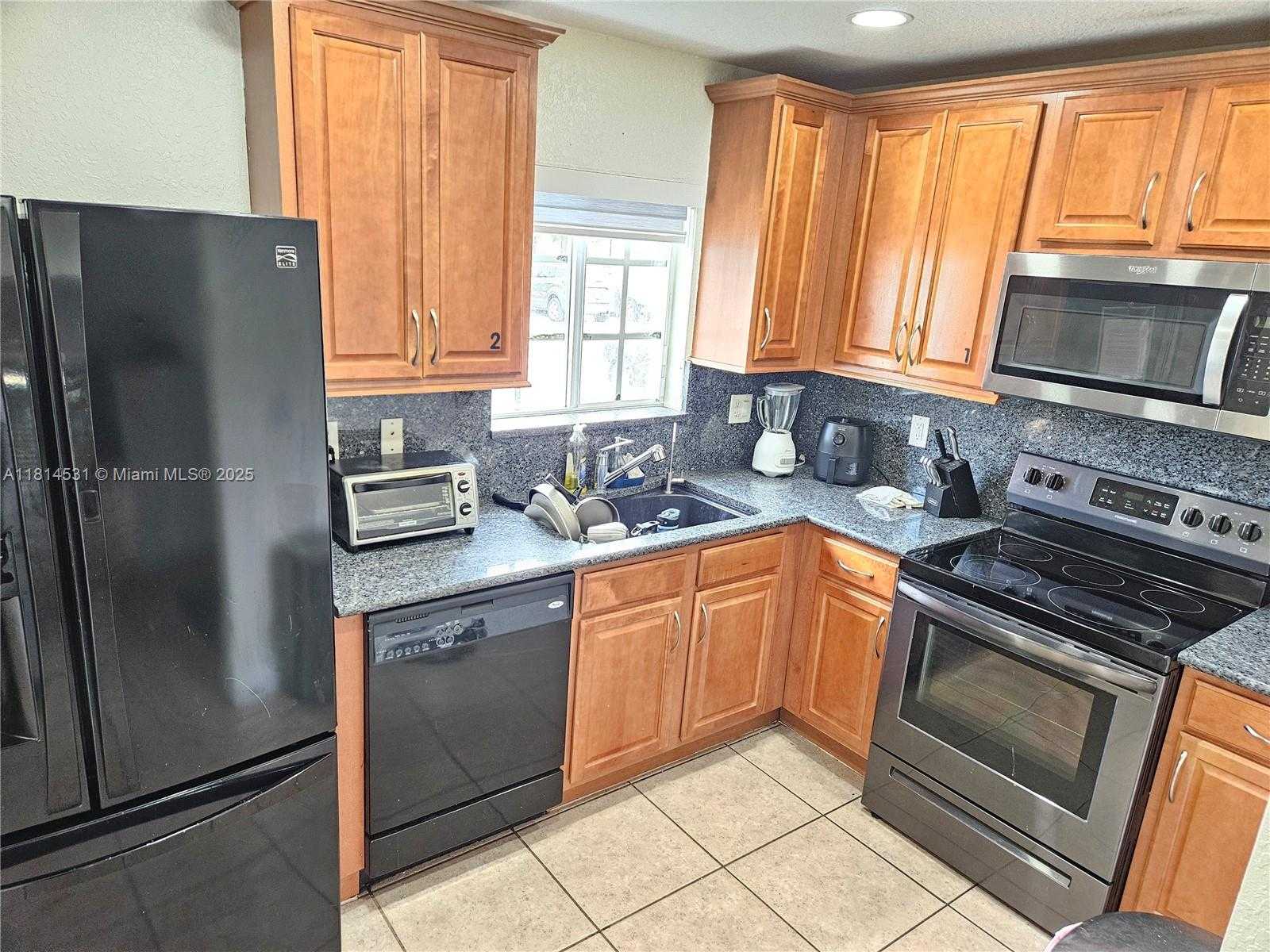 Small Image of 9279 CHAMBERS ST, Tamarac Number 8