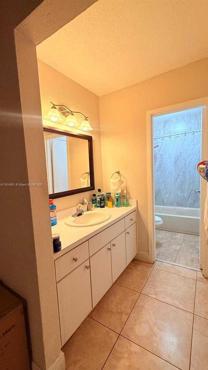 Small Image of 5112 NORTH WEST 79TH AVE #305, Doral Number 7