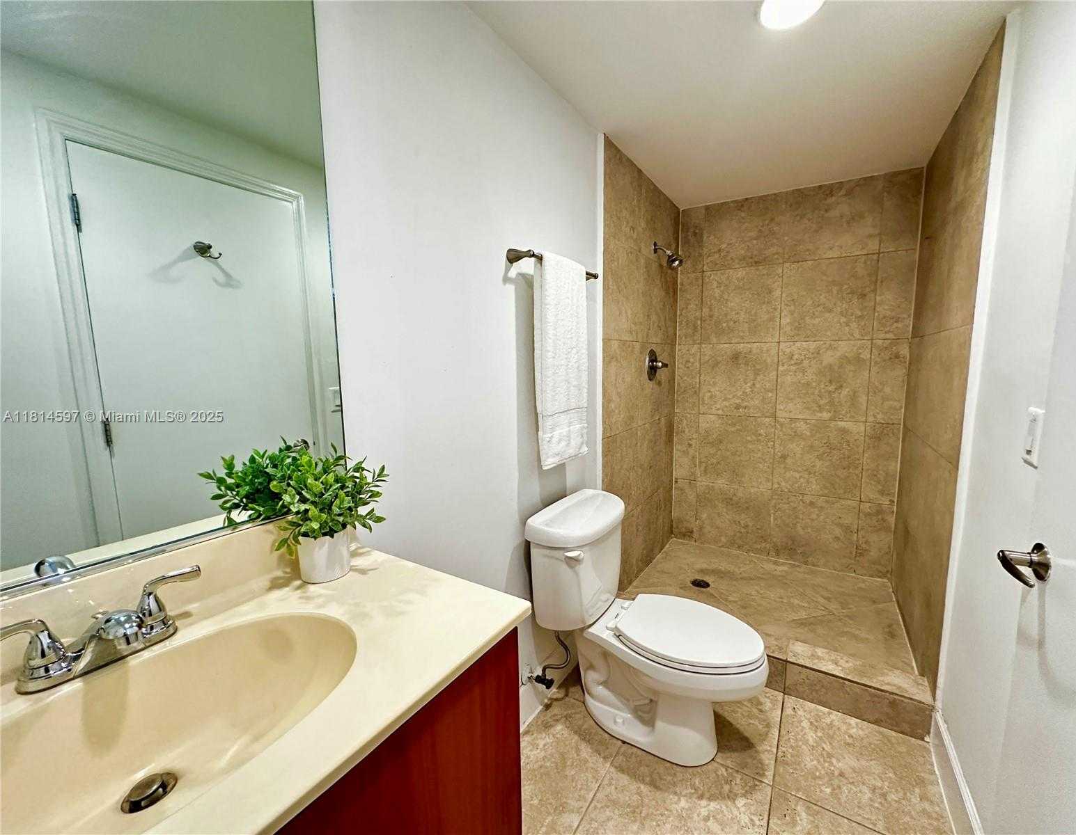 Small Image of 7501 EAST TREASURE DR #1P, North Bay Village Number 11