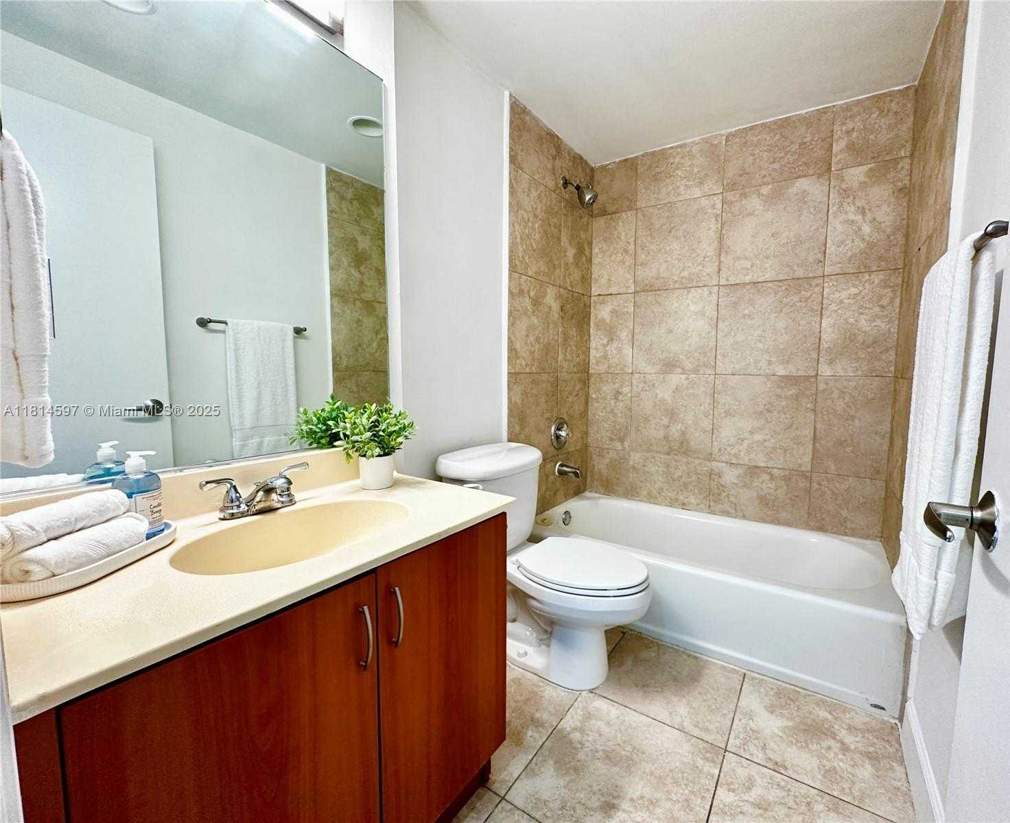 Small Image of 7501 EAST TREASURE DR #1P, North Bay Village Number 15