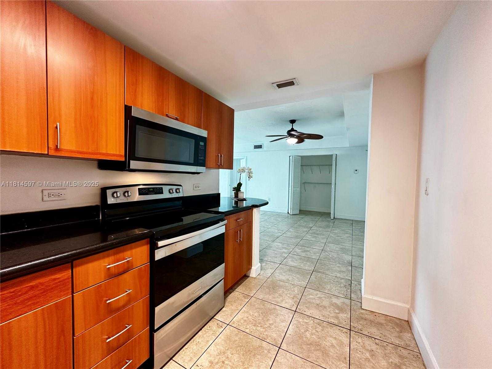 Small Image of 7501 EAST TREASURE DR #1P, North Bay Village Number 4