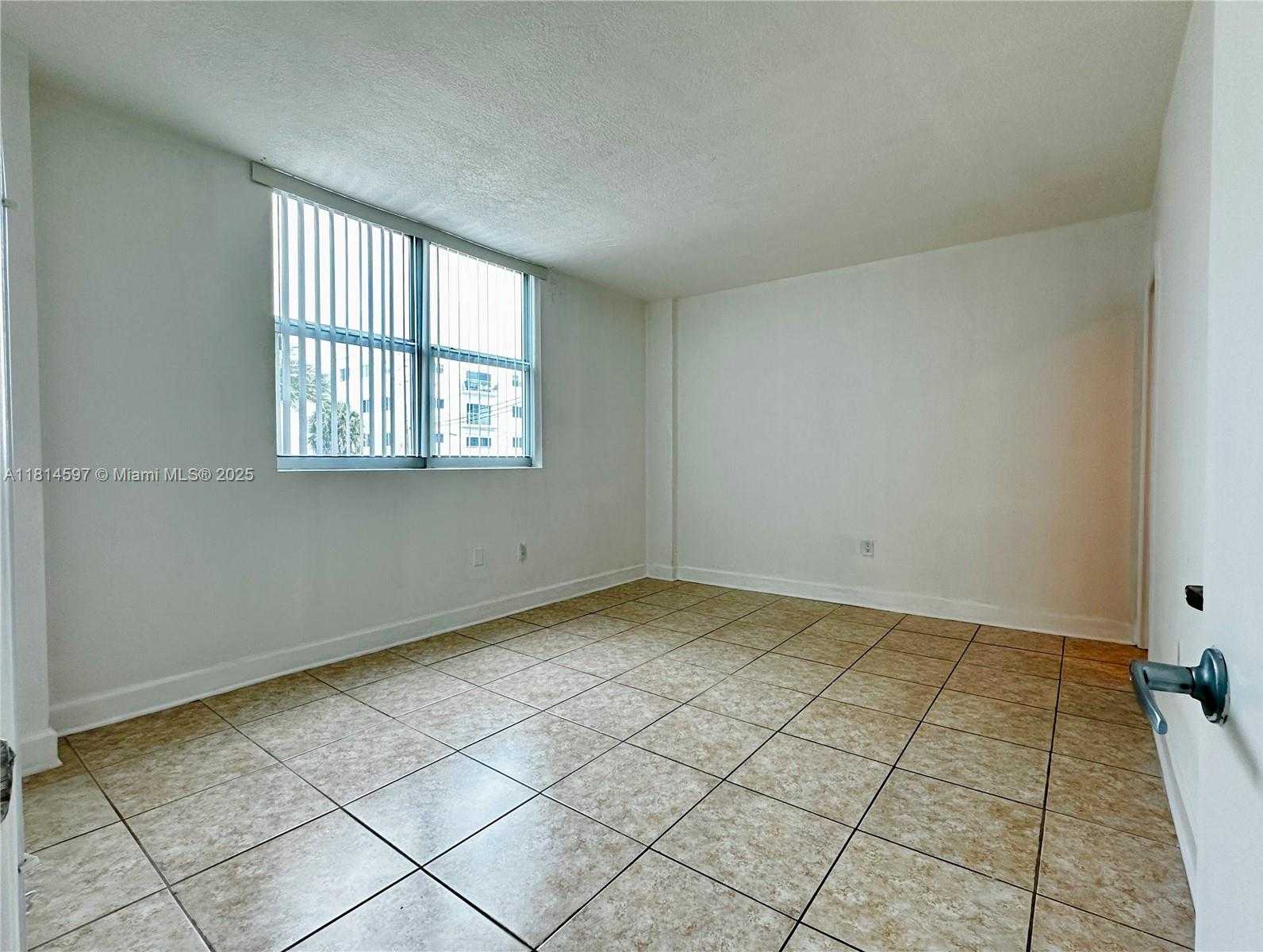 Small Image of 7501 EAST TREASURE DR #1P, North Bay Village Number 8