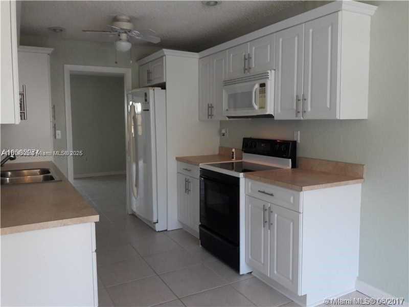 Small Image of 3302 FARRAGUT ST #5A, Hollywood Number 2