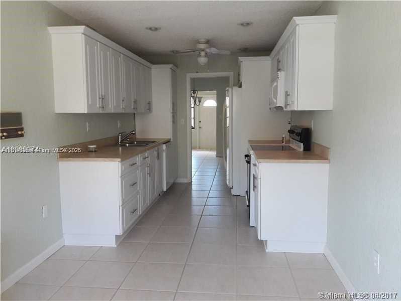Small Image of 3302 FARRAGUT ST #5A, Hollywood Number 4