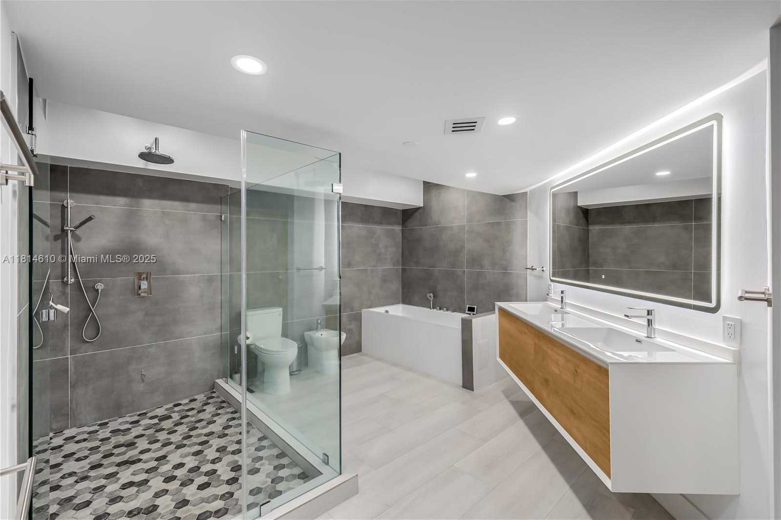 Small Image of 8855 COLLINS AVE #4G, Surfside Number 14