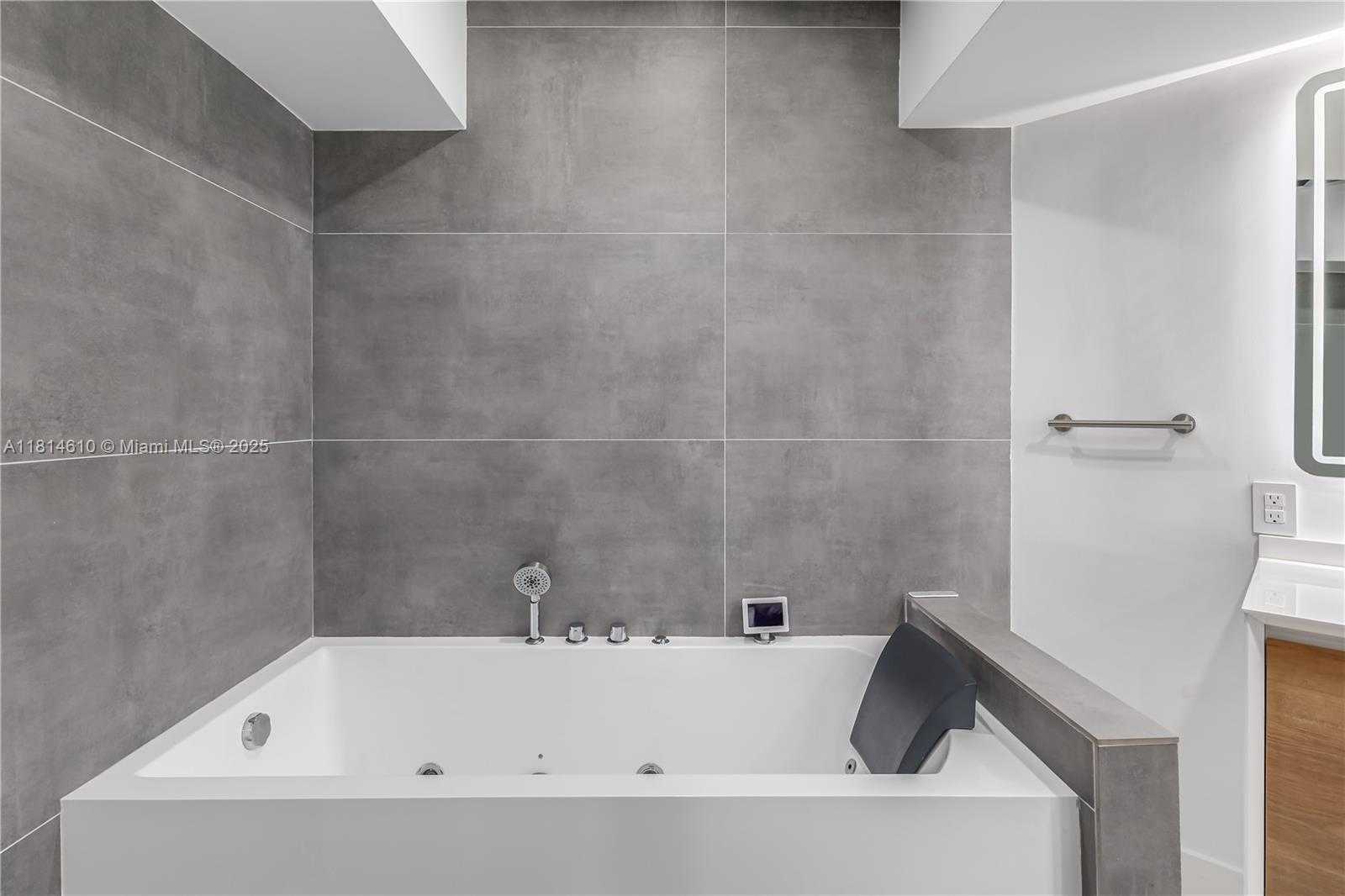Small Image of 8855 COLLINS AVE #4G, Surfside Number 16